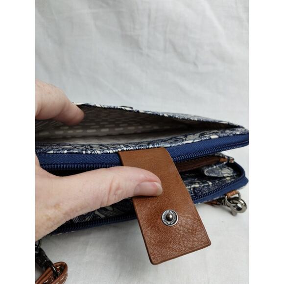 Sakroots Spirit Desert Smartphone Wallet Crossbody Bag - Picture 3 of 4